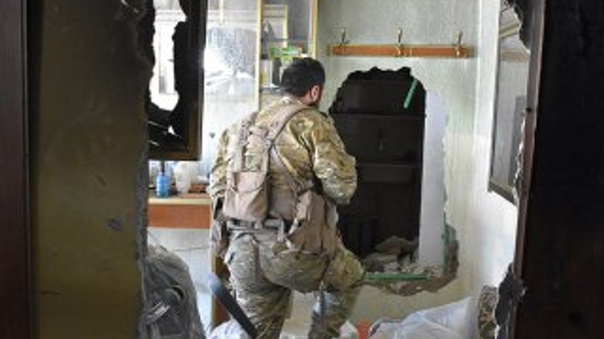Afrin'de PKK'nın evleri birbirine bağlayan tünelleri