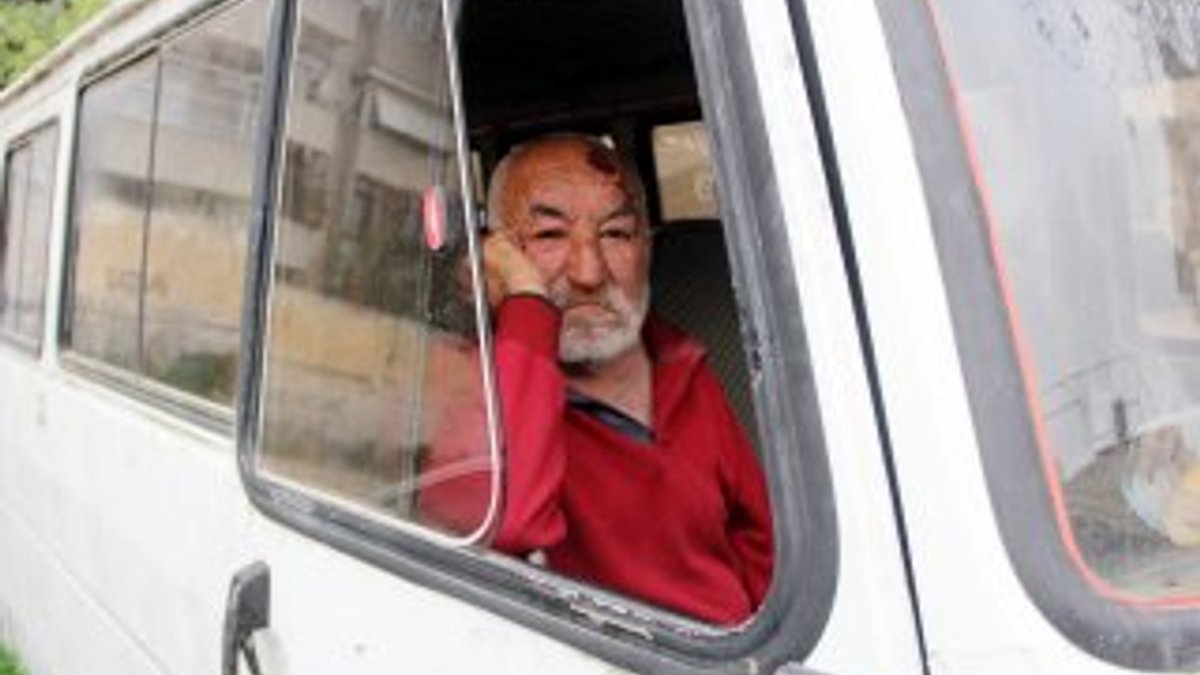 Adana'da 65 yaşındaki adamın minibüste yaşam mücadelesi