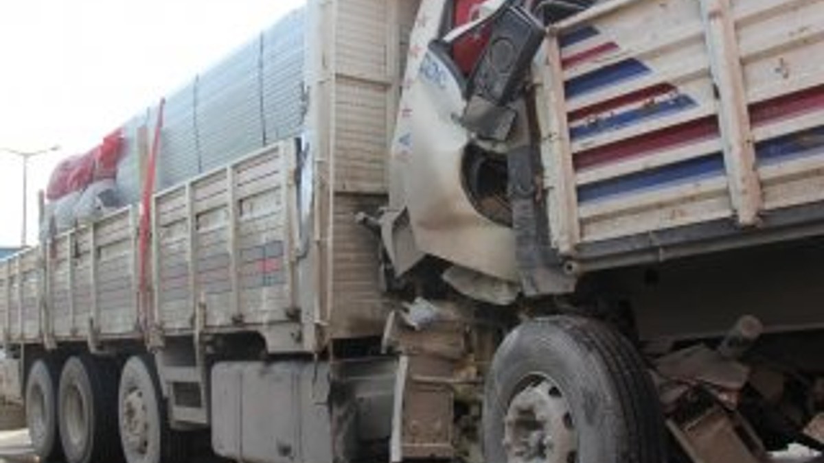 Kazada sıkışan kamyon sürücüsü 40 dakikada kurtarıldı