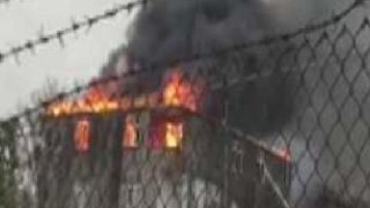 Pendik'te 3 katlı binada yangın çıktı