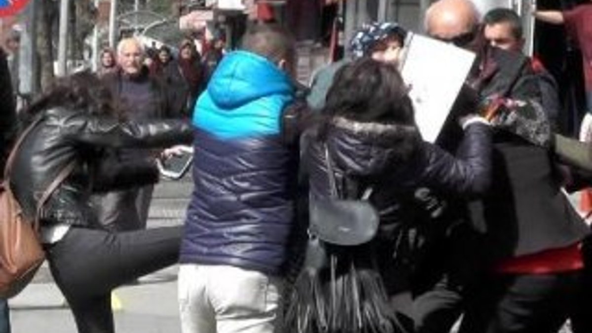 Sokak ortasında kavga eden kadınları polis ayırdı