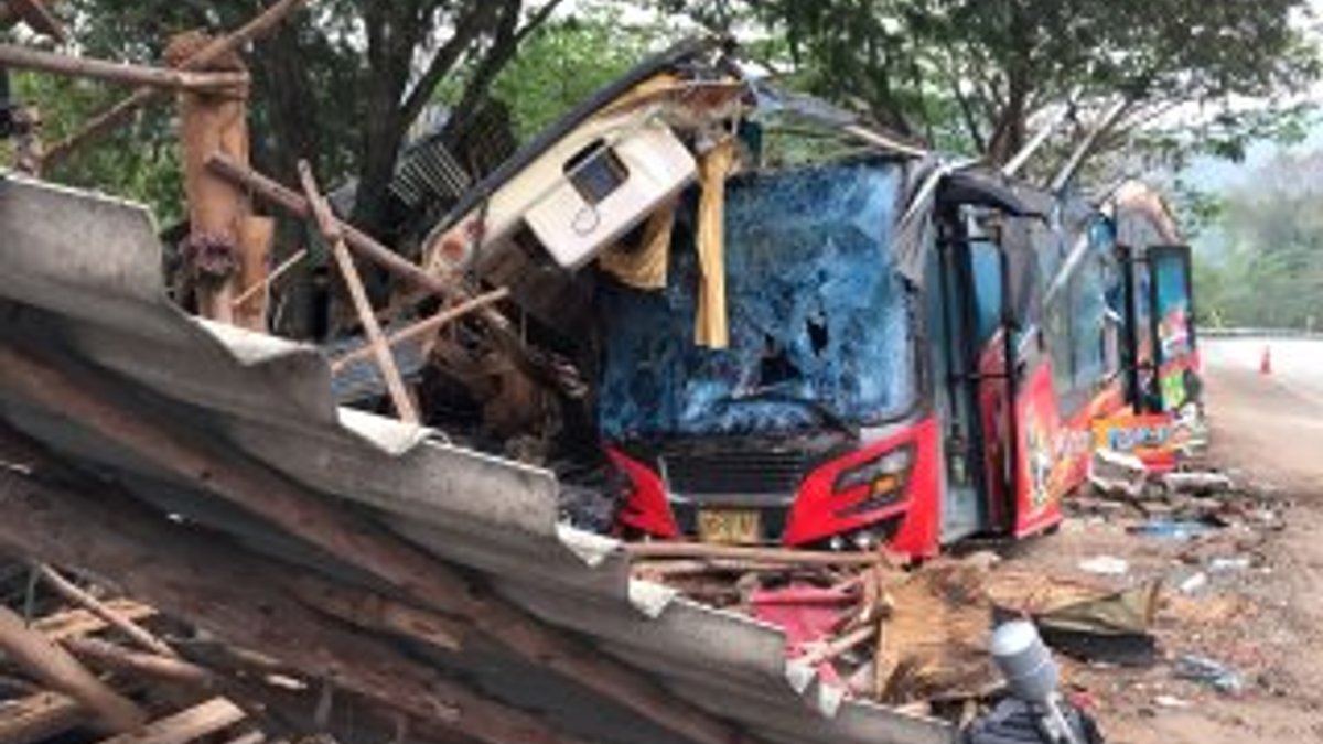 Tayland’da tur otobüsü kaza yaptı: 18 ölü, 33 yaralı