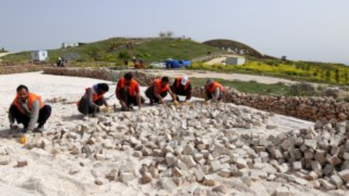 Dünyanın en eski tapınağı Göbeklitepe'de titiz çalışma sürüyor