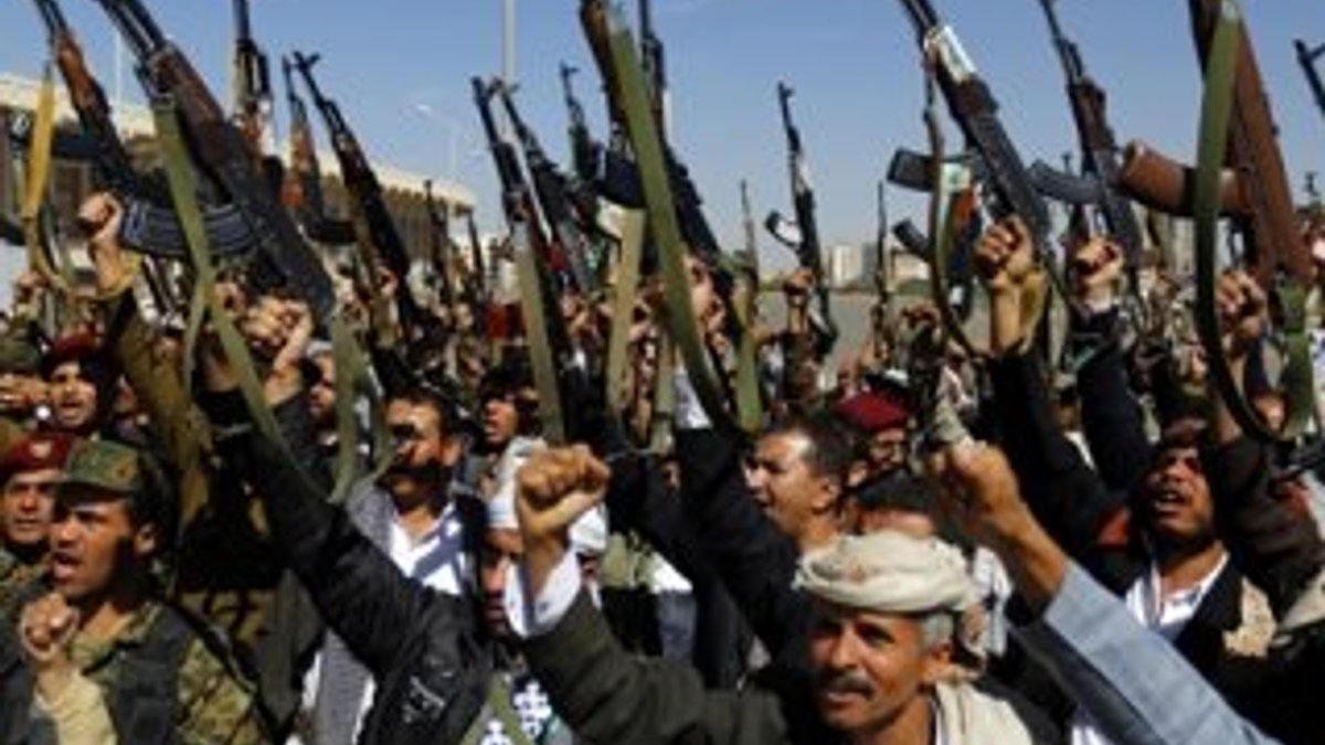 Yemen'de asker ve Husiler çatıştı: 30 ölü