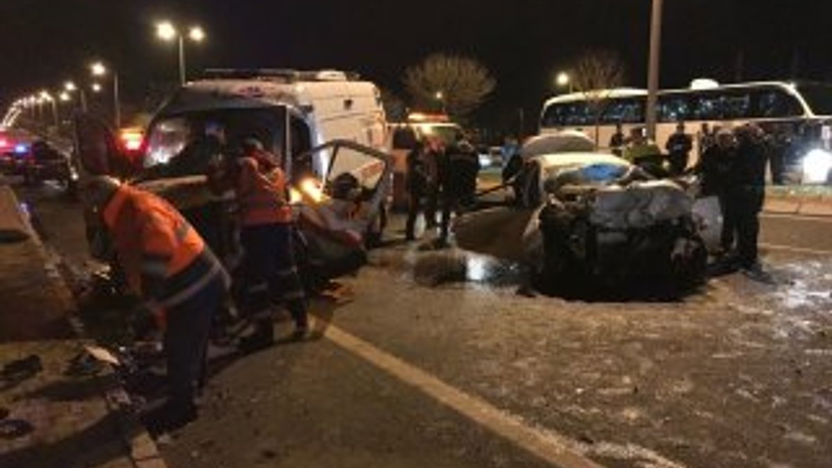 Kayseri'de ambulans ile otomobil çarpıştı 5 kişi öldü