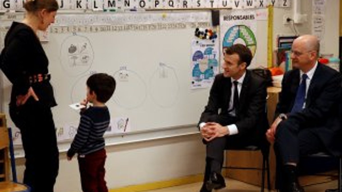 Fransa'da zorunlu eğitim yaşı 3'e düşürülüyor