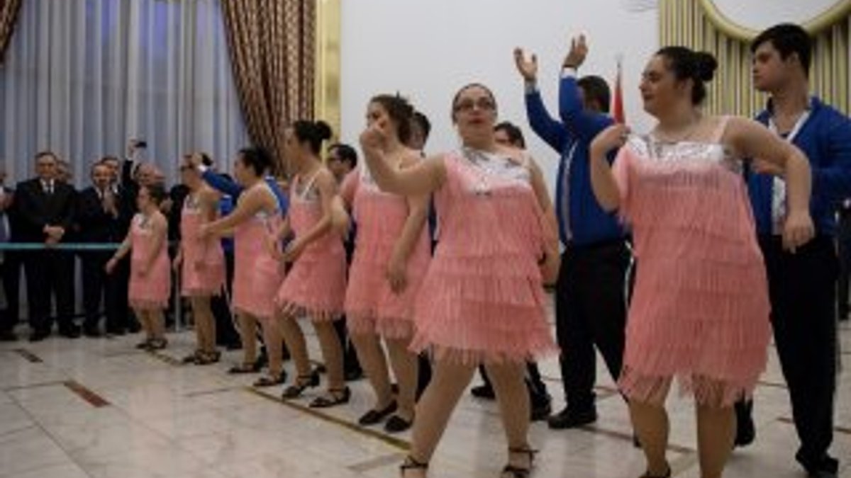 TBMM'de down sendromlu gençlerden dans gösterisi