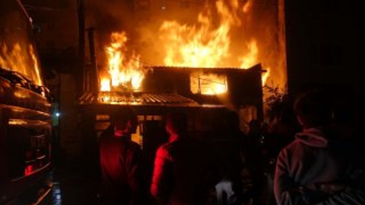 Bursa'da bir ev ve iki iş yeri yandı