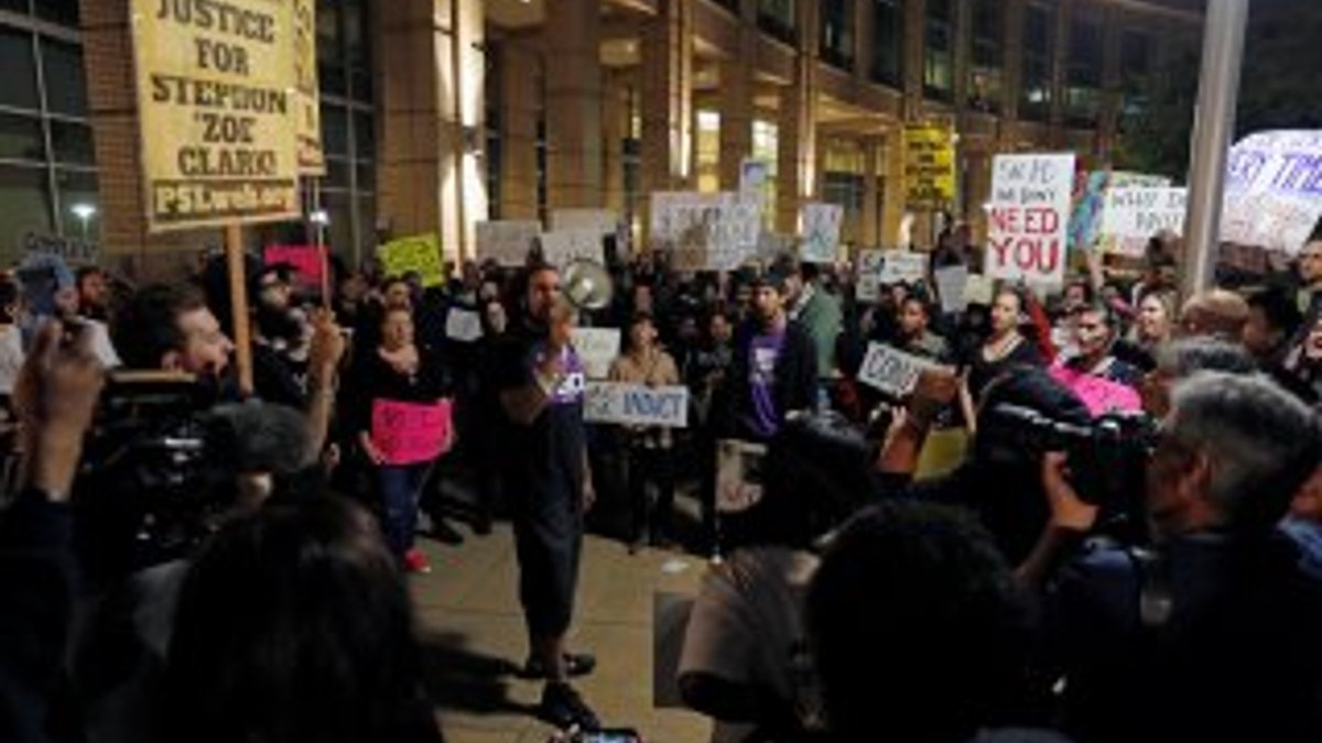 ABD'de polisin öldürdüğü genç için protesto düzenlendi