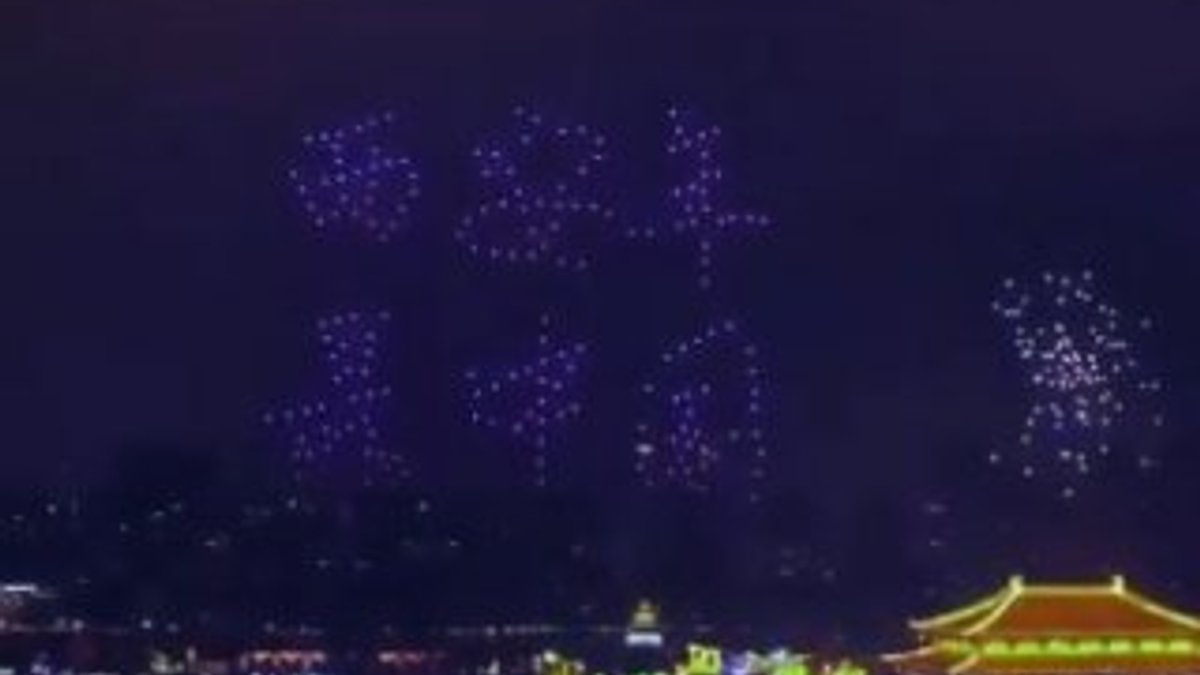 Çin'de binlerce drone'la yapılan muhteşem gösteri