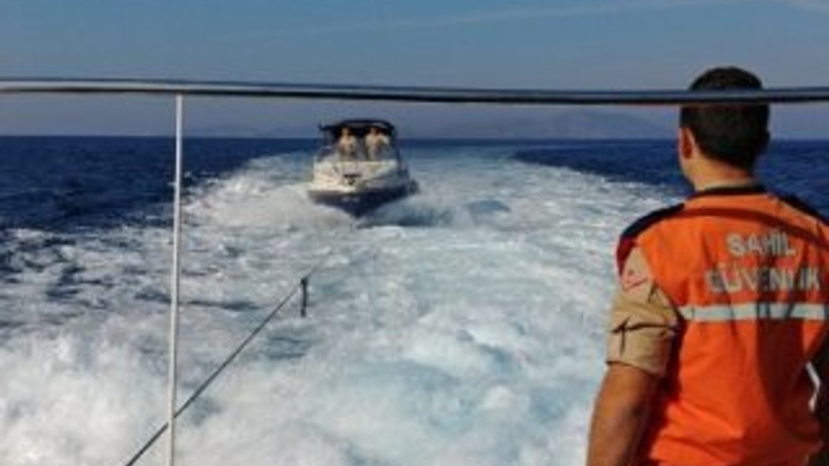 Sürat teknesinde 11 göçmen yakalandı