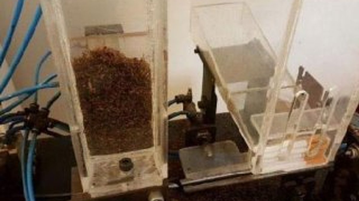 Kaçak sigara baskınında özel yaptırılmış makine bulundu