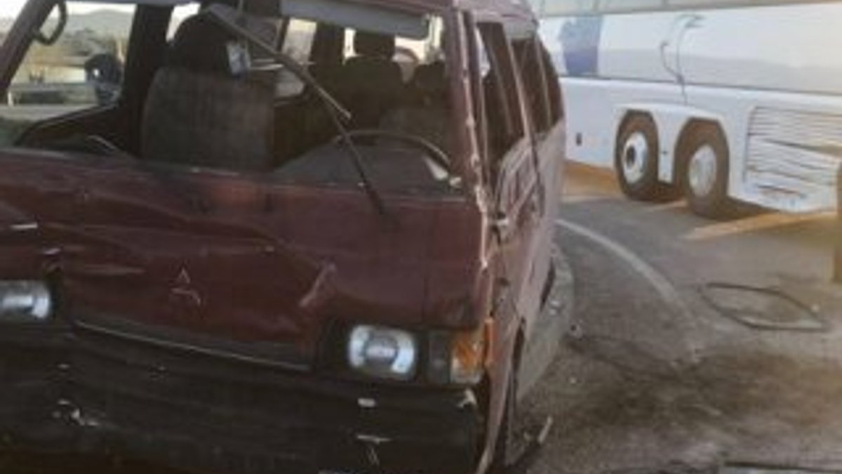 Afyonkarahisar'da kaza: 9 güvenlik yaralandı