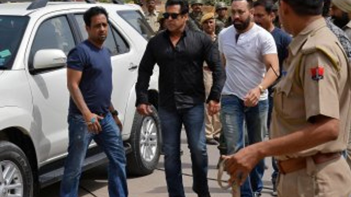 Bollywood yıldızına hapis cezası