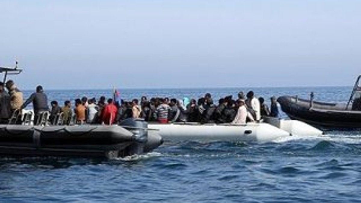 Libya açıklarında 202 kaçak göçmen kurtarıldı