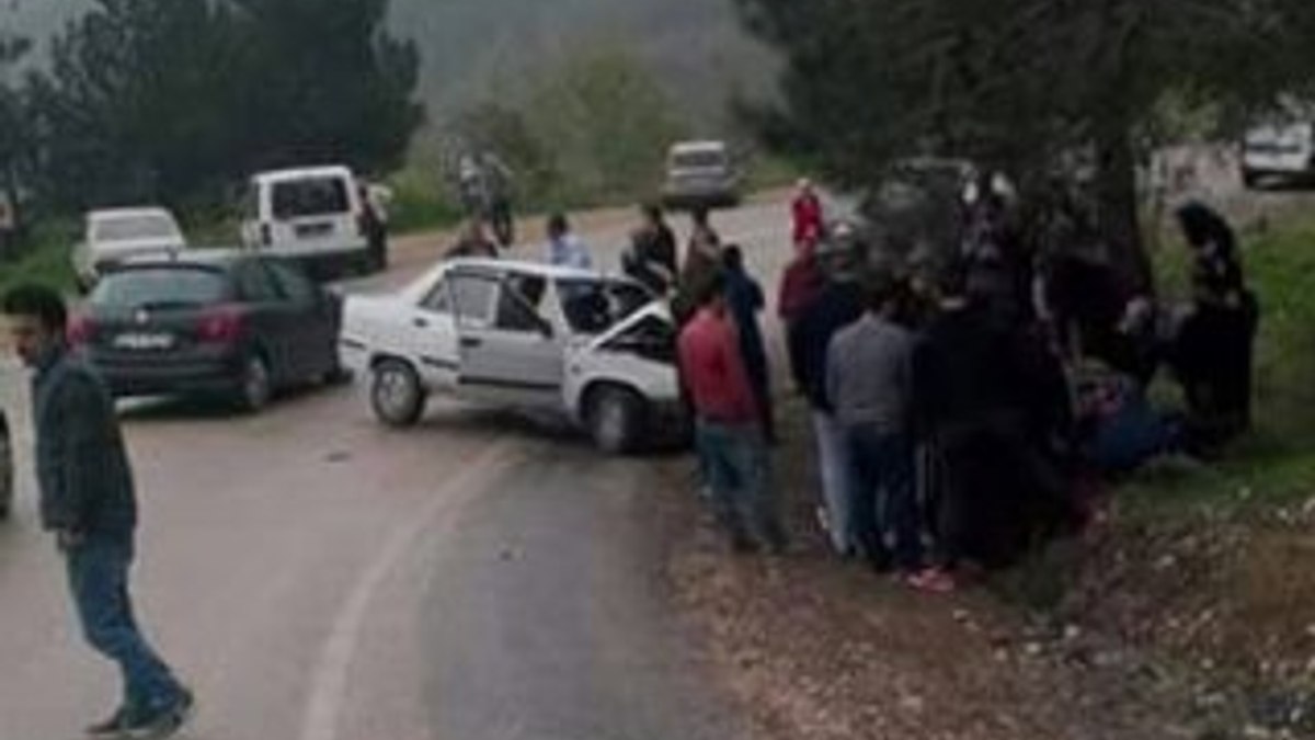 Bursa'da 3 araçlık kaza: 6 kişi yaralandı