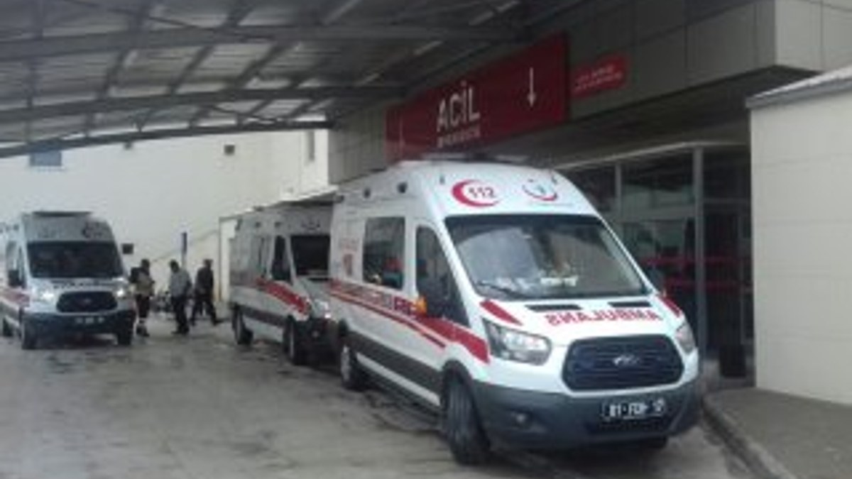 Adana'da öğrenci servisi devrildi: 16 yaralı