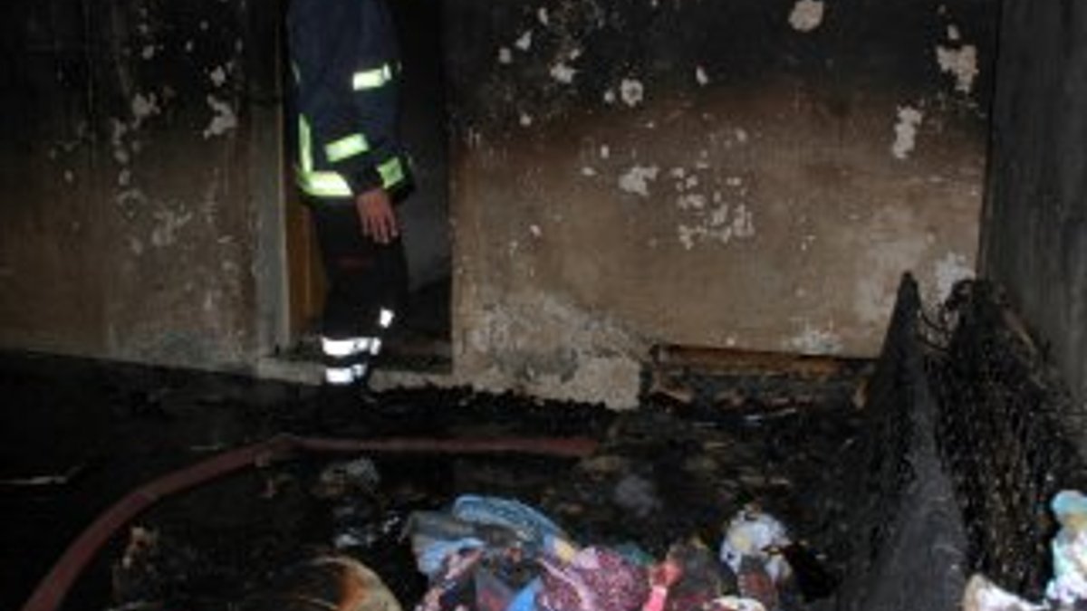 Evleri 2. kez yanan Vanlı aile sokakta kaldı
