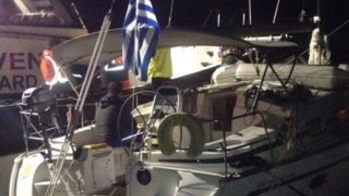 FETÖ'nün bölge imamı Yunan bayrağı asılı yatta yakalandı