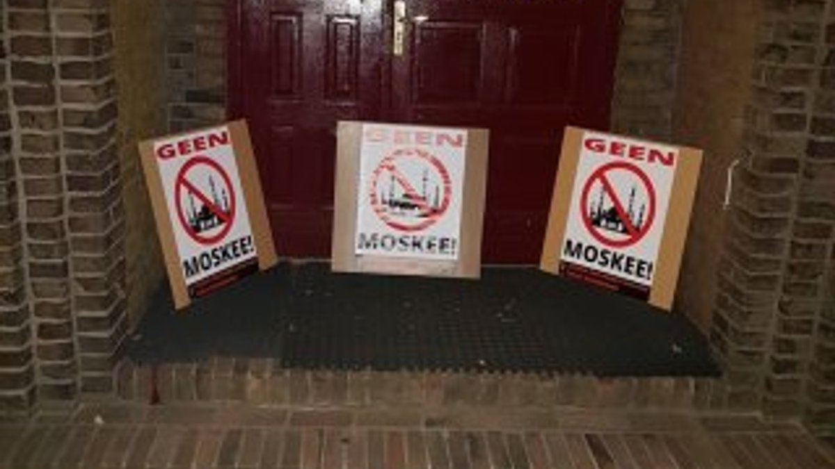 Hollanda'da 3 camiye saldırı