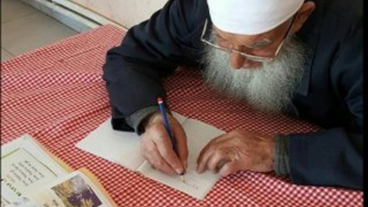 87 yaşında okuma yazma öğreniyor