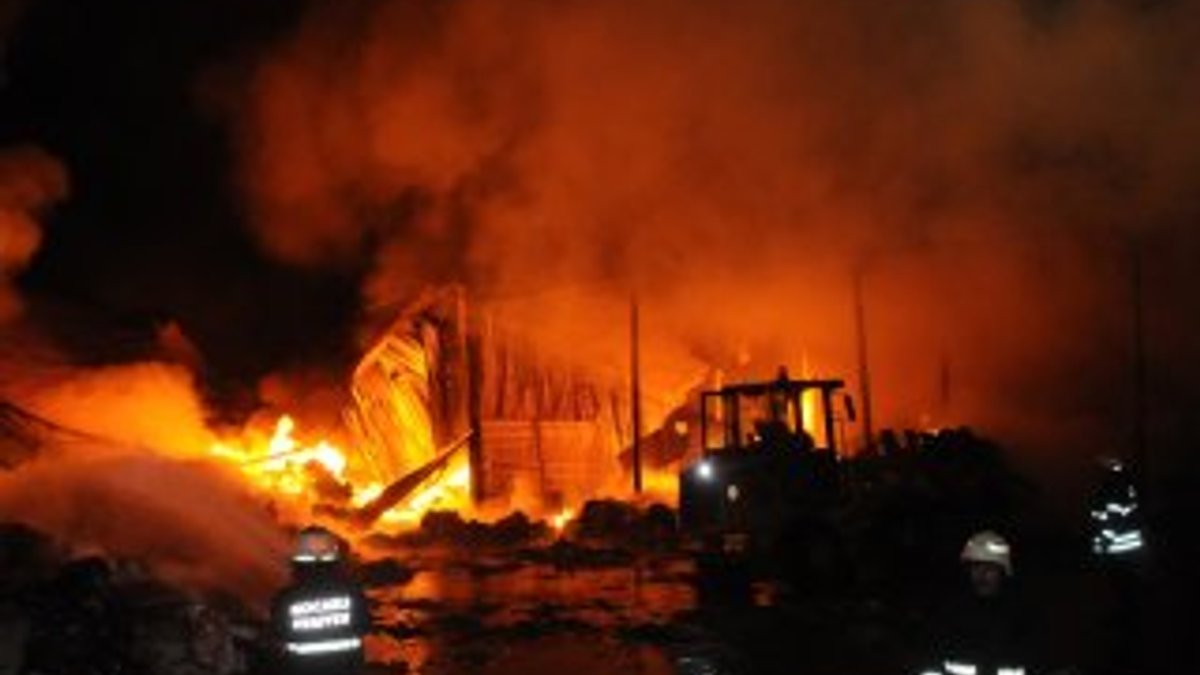Kocaeli'de atık tesisinde yangın