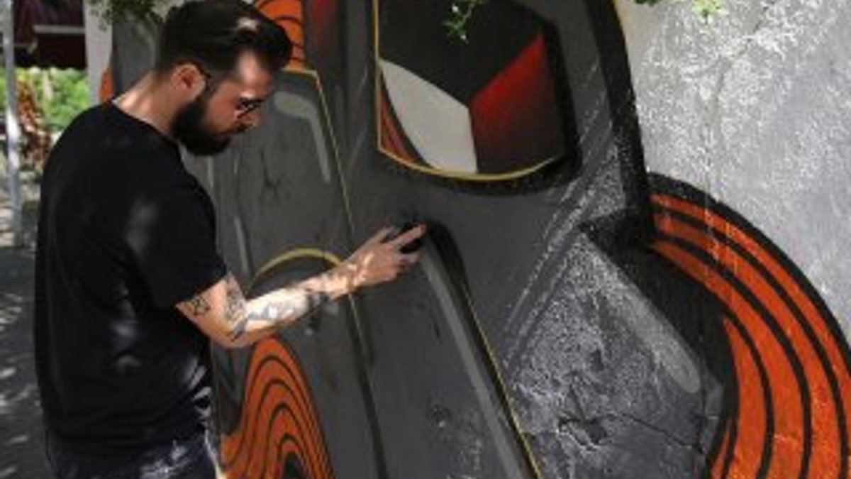 İstanbul'un duvarları grafiti ile güzelleşiyor