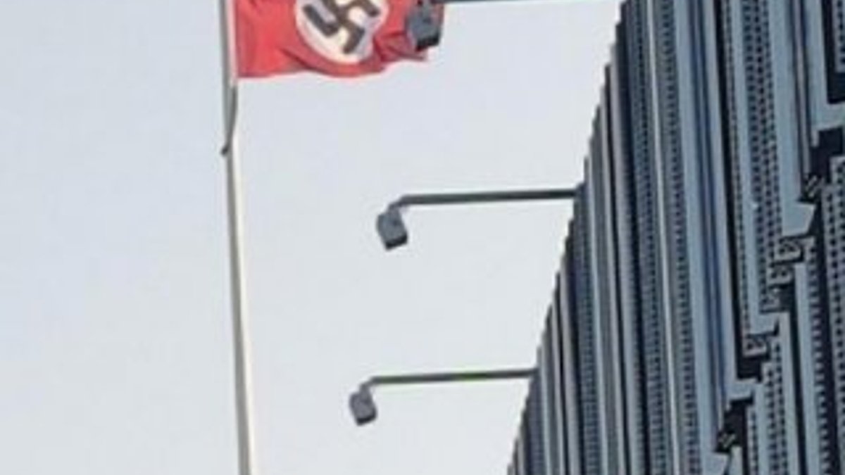 Hitler'in doğum gününde İsveç'te Nazi bayrağı dalgalandı