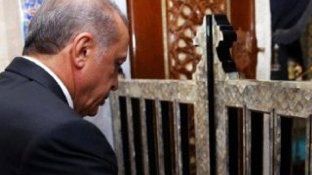 Cumhurbaşkanı Erdoğan Eyüpsultan'da Kur'an okudu