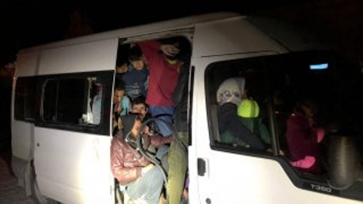 14 kişilik minibüste 56 kaçak bulundu