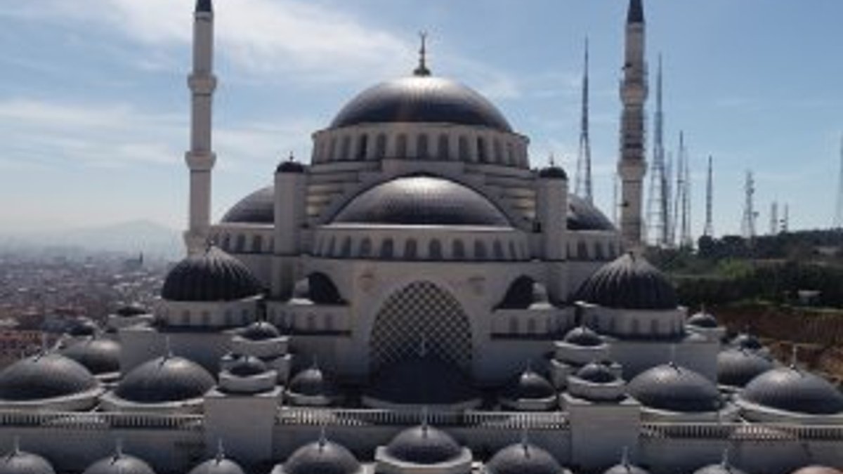 Emlak Konut GYO'dan Çamlıca Camii'ne bağış
