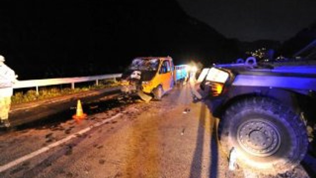 Trabzon'da askeri araç kaza yaptı