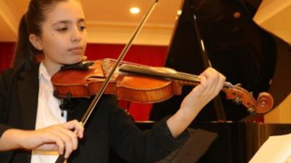 11 yaşındaki Elif Eroğlu'nun müzik başarısı