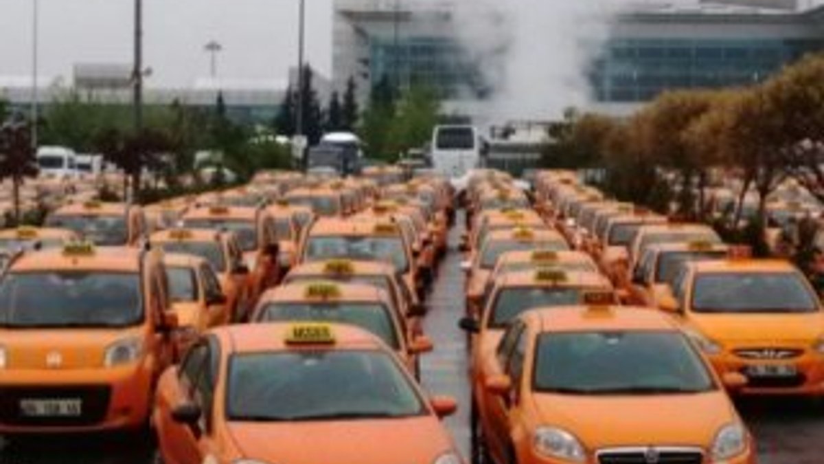 Taksiciler, UBER'e karşı otobüs seferi düzenleyecek