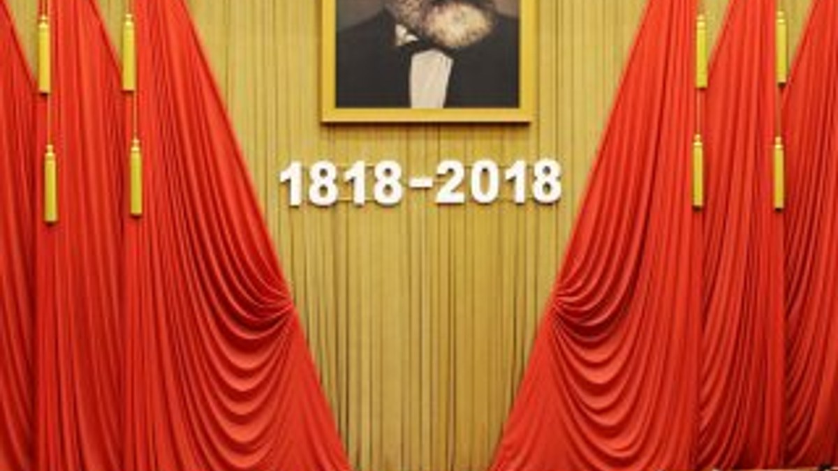 Marx'ın portresi Çin meclisinde