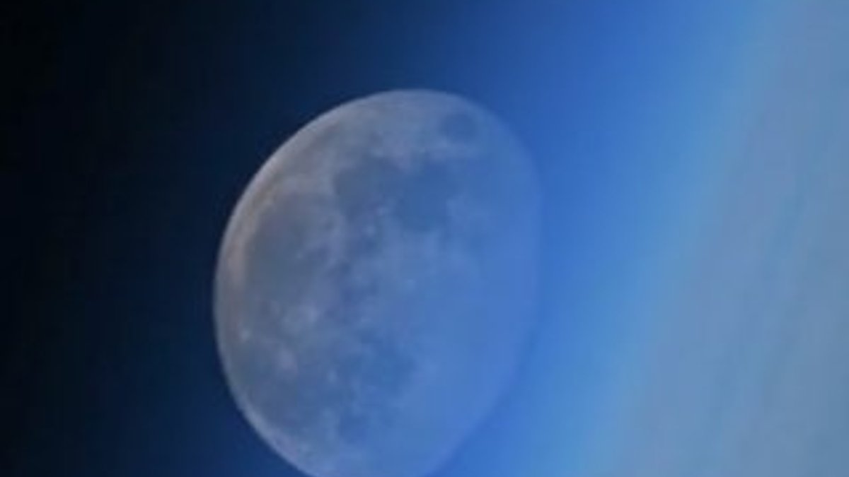 Rus kozmonot uzaydan Ay'ın batışını yayınladı