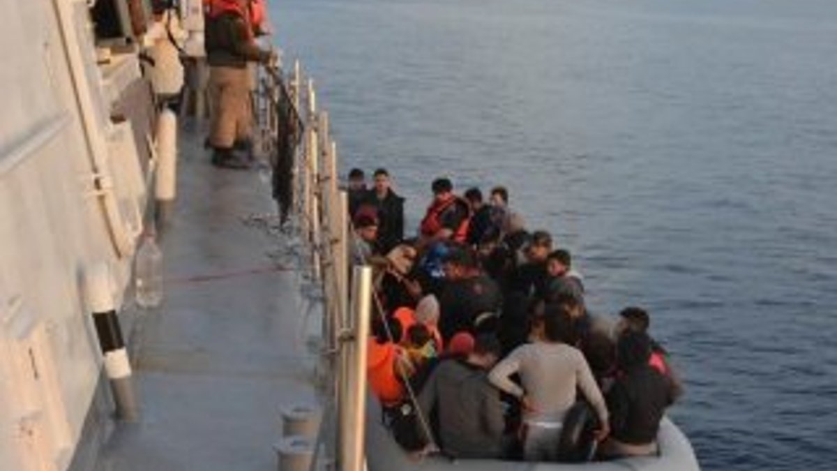 Lastik botla kaçmaya çalışan 38 göçmen yakalandı