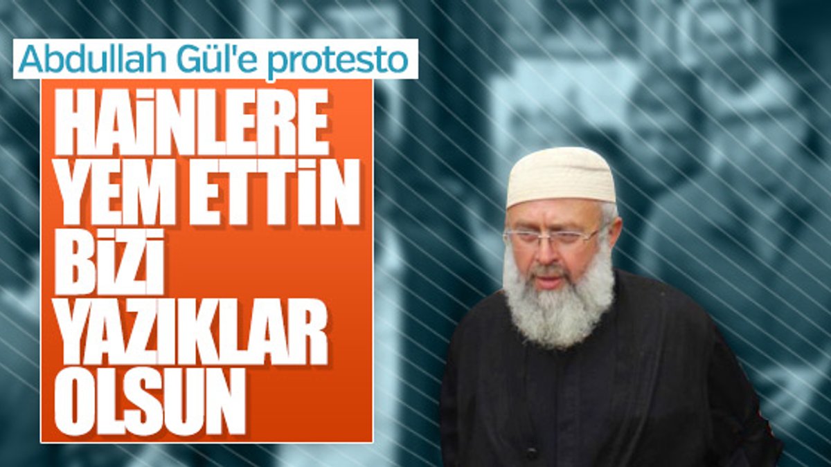 Abdullah Gül'e cenazede Rabialı protesto