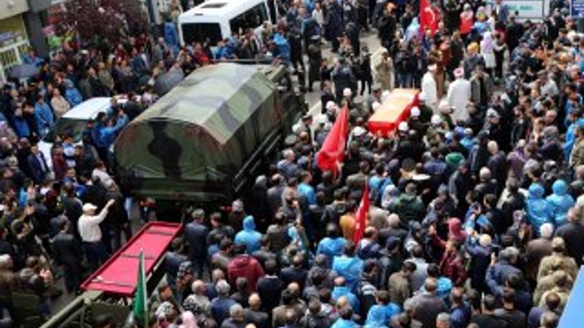 Sivas'ta binlerce kişi şehit Peker için toplandı
