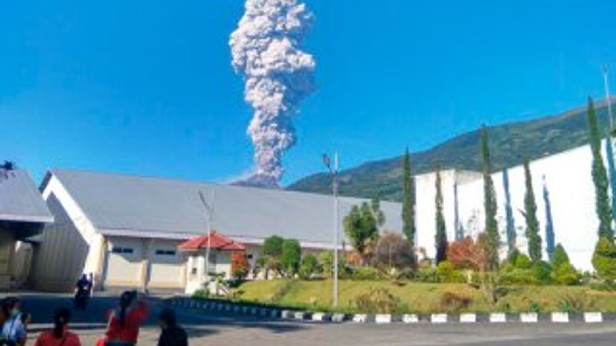 Endonezya'da Merapi Yanardağı faaliyete geçti