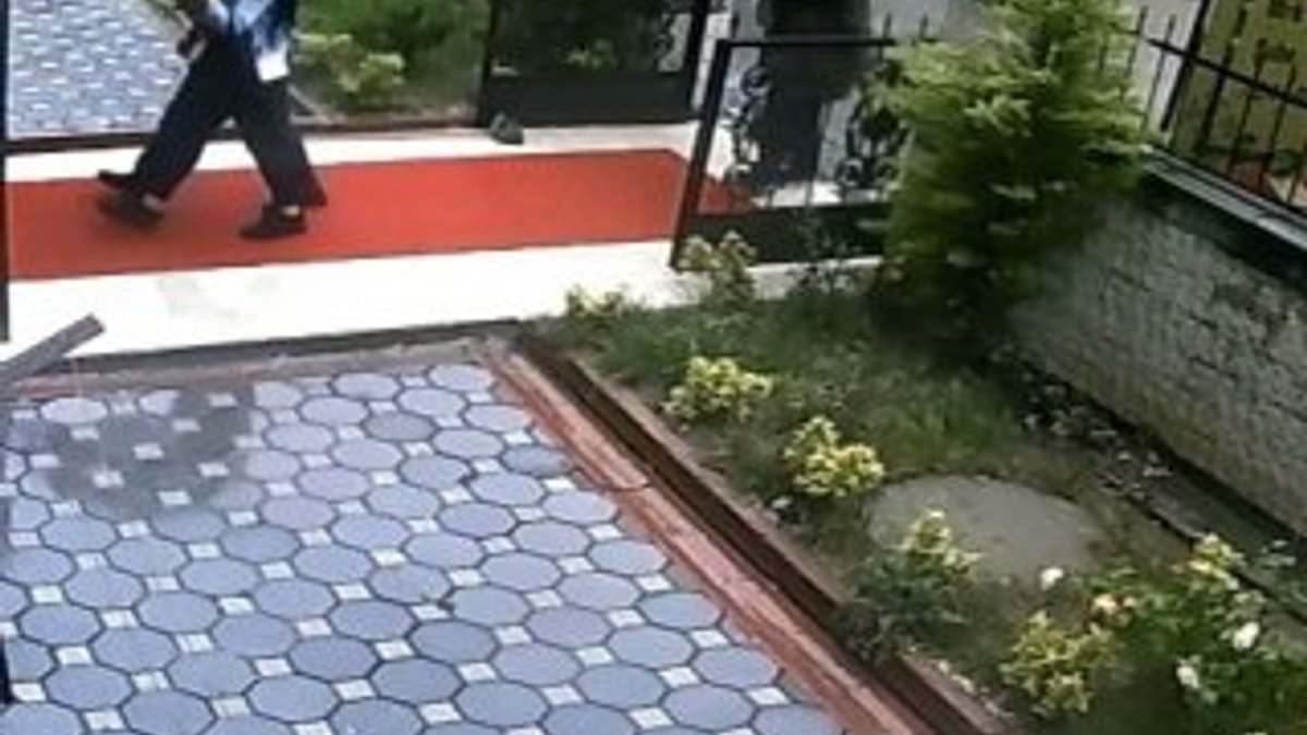 Kartal'da şemsiyeli hırsızlar iki daireyi soydu