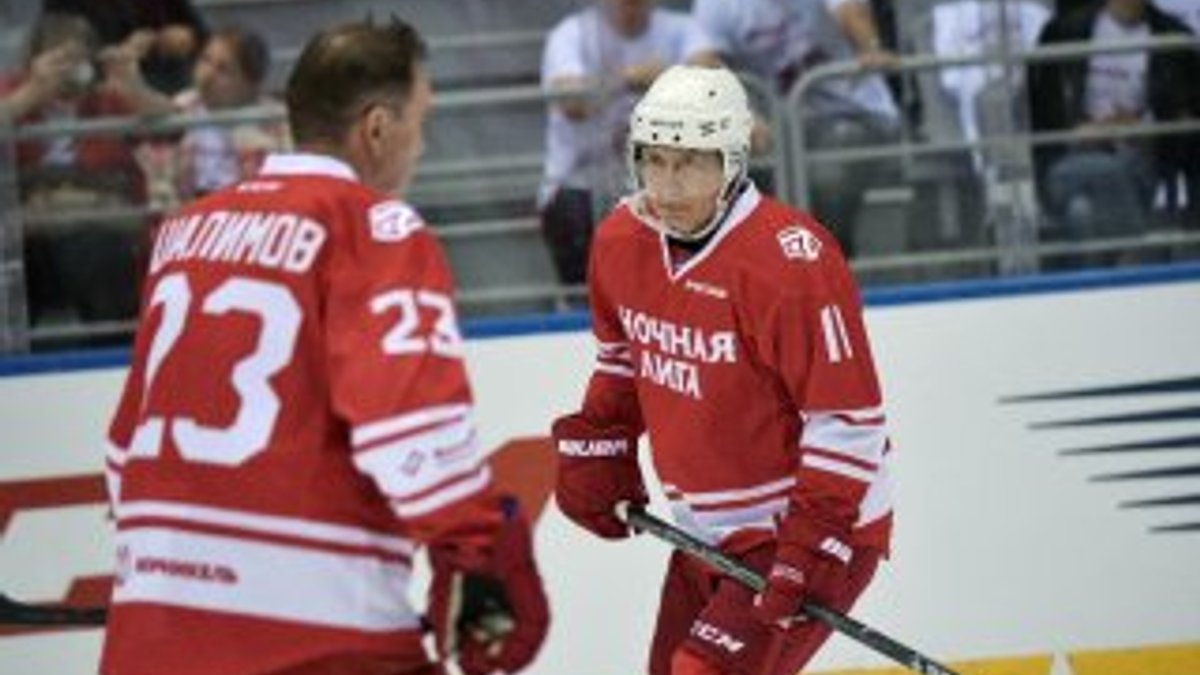 Putin buz hokeyi maçında şov yaptı: 5 gol