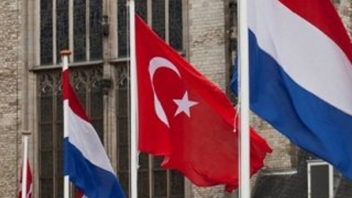 Hollanda'dan Türk siyasetçilere 24 Haziran yasağı