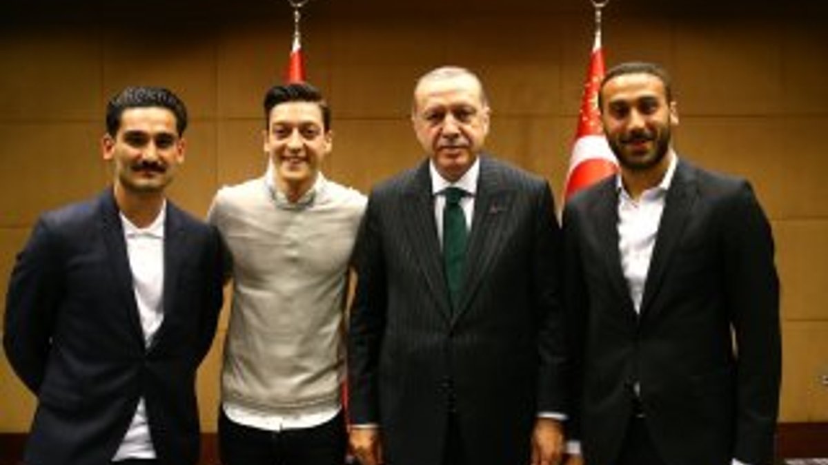 Erdoğan İngiltere'de Türk futbolcularla bir araya geldi