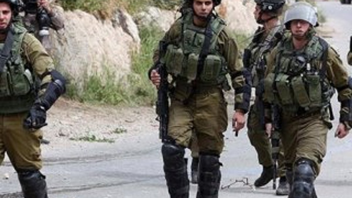 İsrail askerleri 15 Filistinliyi gözaltına aldı