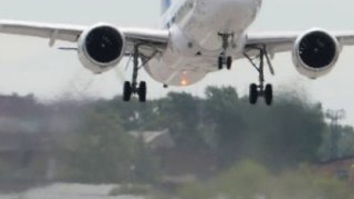 Rusya'da uçak sert indi; 1 kişi öldü