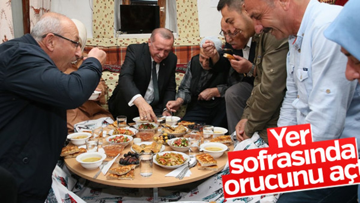 Cumhurbaşkanı iftarda vatandaşın evine konuk oldu