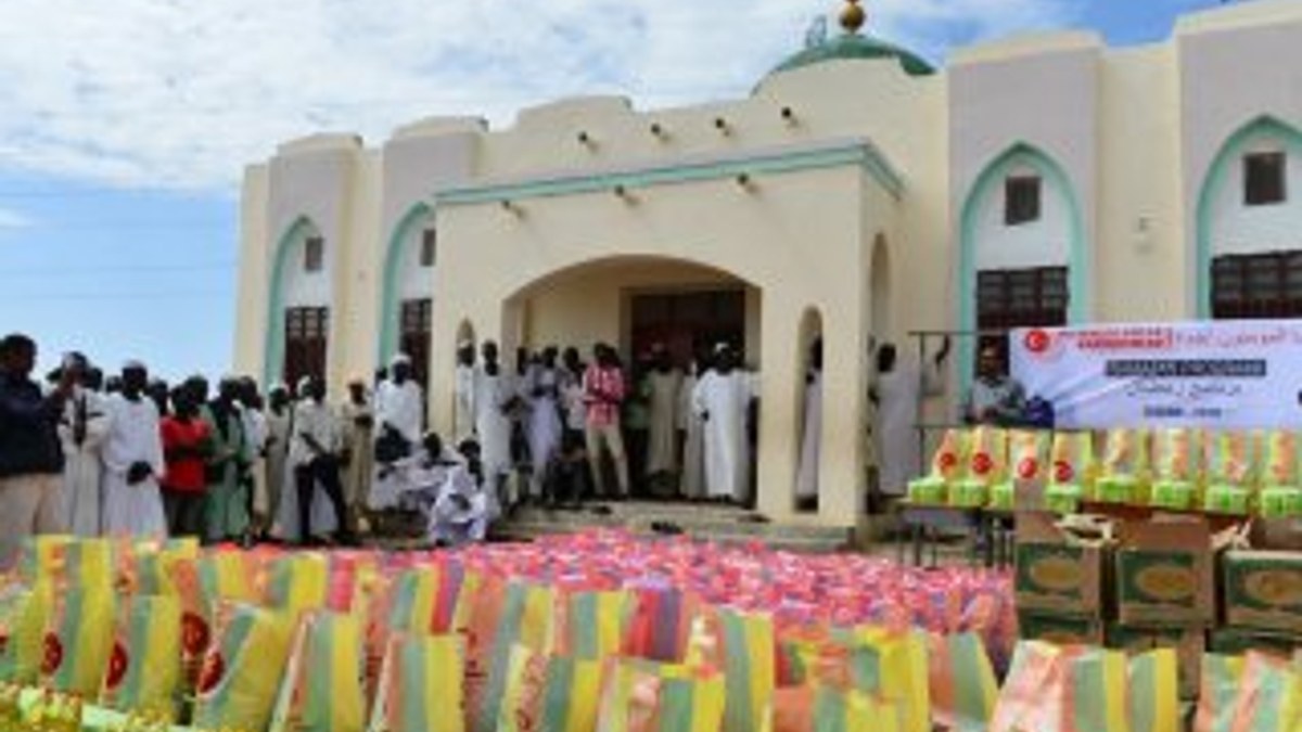 Diyanet Vakfı'ndan 10 bin Sudanlı'ya iftar