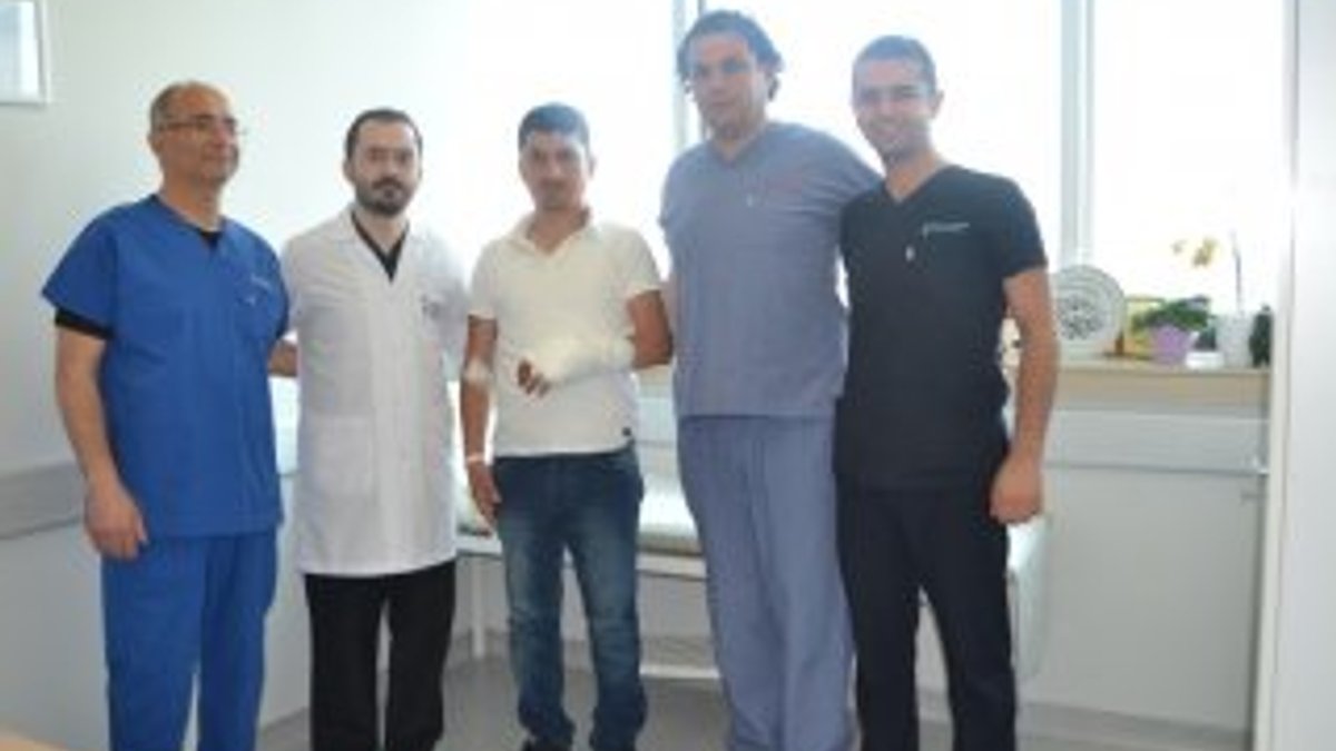 Motorlu testerenin koparttığı kol Konya'da dikildi