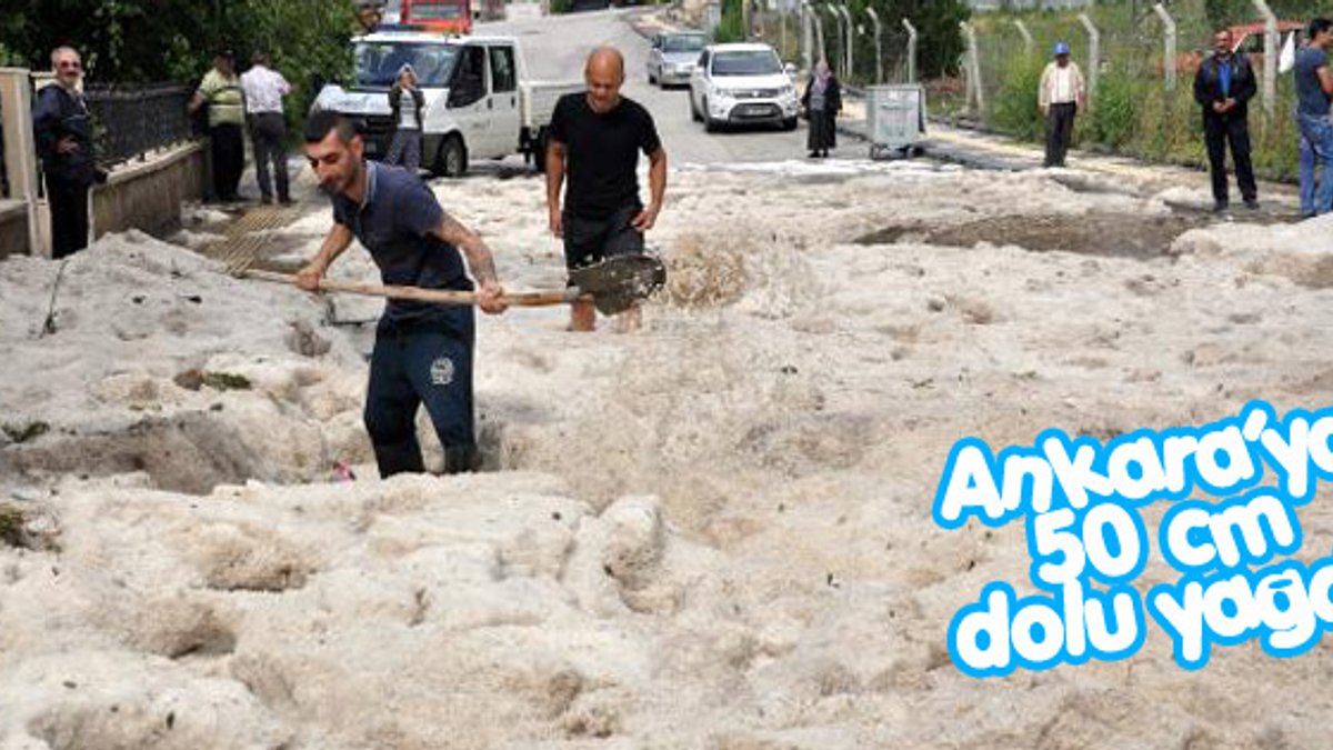 Ankara'da dolu yağışı yolları kapadı
